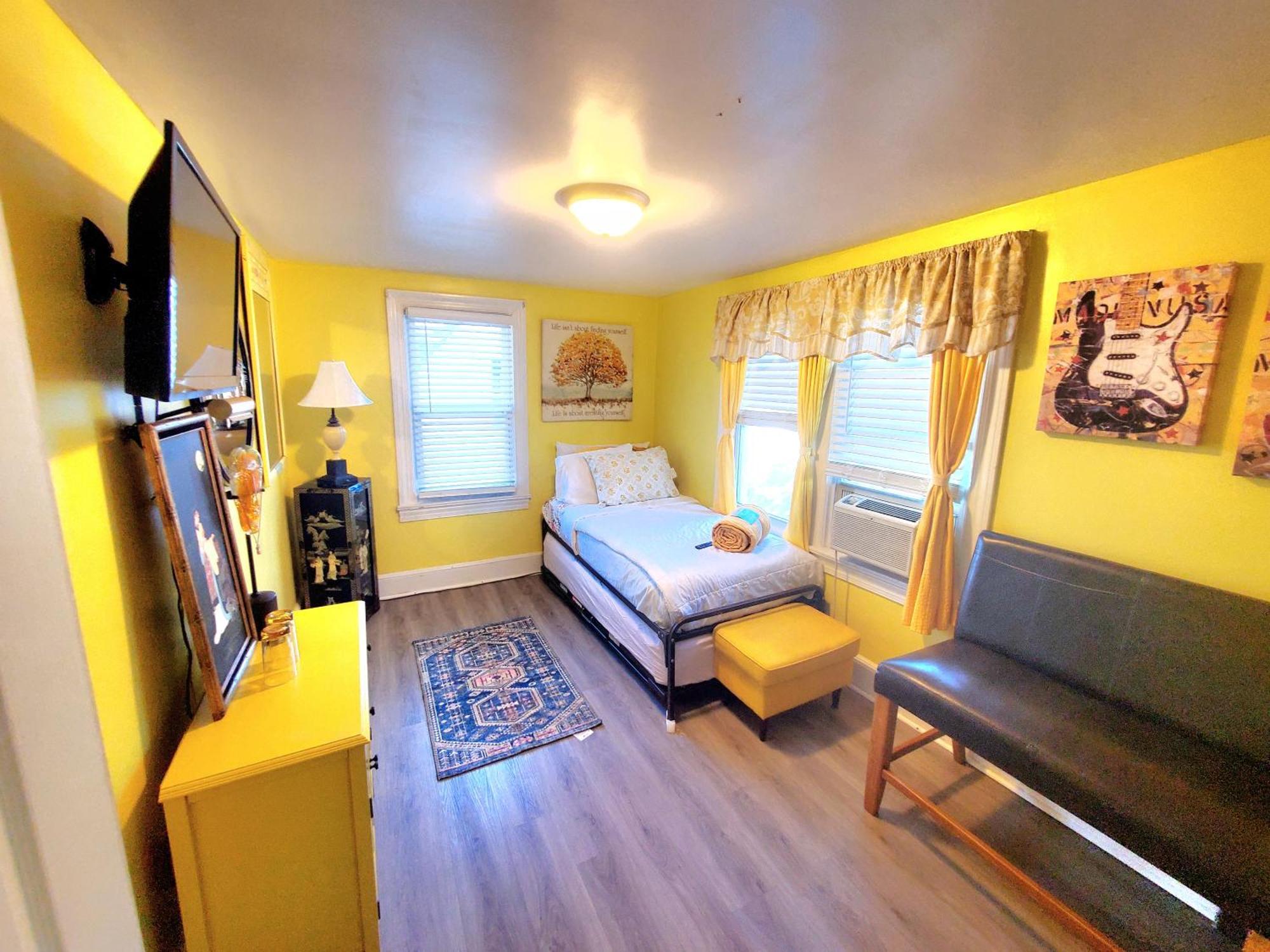 Room In Guest Room - Yellow Rm Dover- Del State, Bayhealth- Dov Base Exterior photo